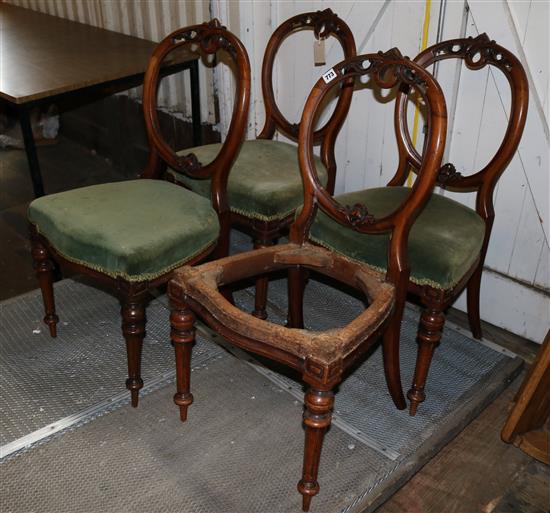 Set of four Victorian carved walnut chairs with serpentine upholstered seats (one a.f)
